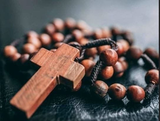 Você sabe qual a diferença de um terço e um rosário? Terço deveria ser um “quarto”?