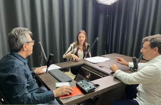 SH: Mais especialidades, prorrogação do prazo habitacional e porto, são temas de entrevista com Dinho e Fabrícia