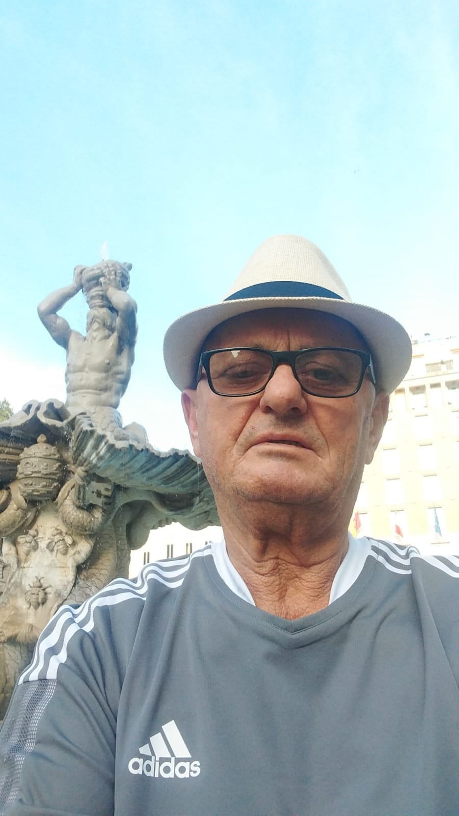 Ex-morador de Santa Helena fala direto da Itália sobre a morte do Papa