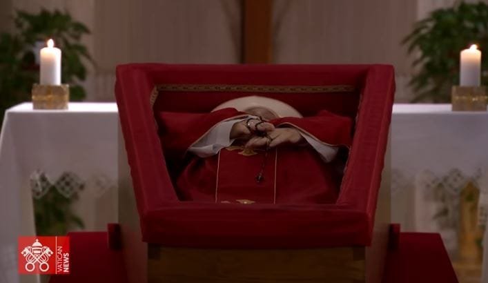 Vídeo das primeiras imagens do Papa. Sepultamento será sábado