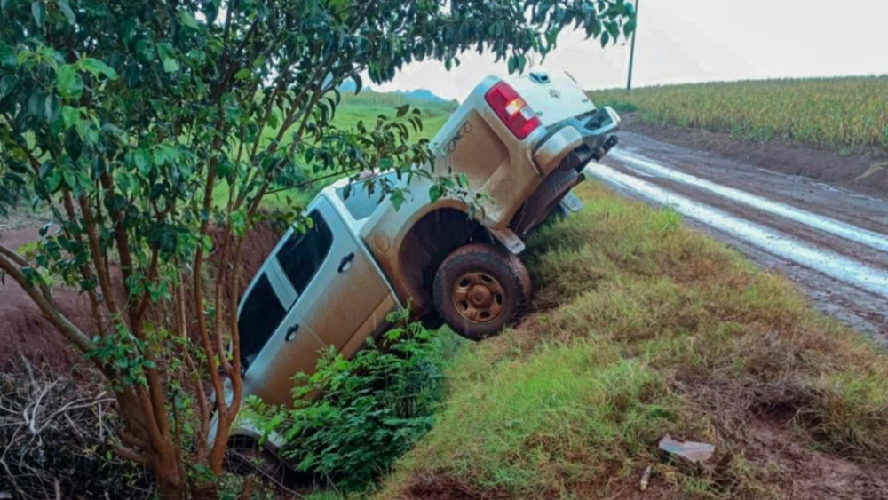 Asfalto no norte de Alto Paraná, PY: Quando a reivindicação de um ano atrás continua a mesma!
