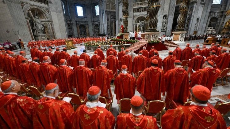 Assista agora, Santa Missa de abertura do Conclave com tradução simultânea (A Missa terminou, segue a transmissão da Praça)
