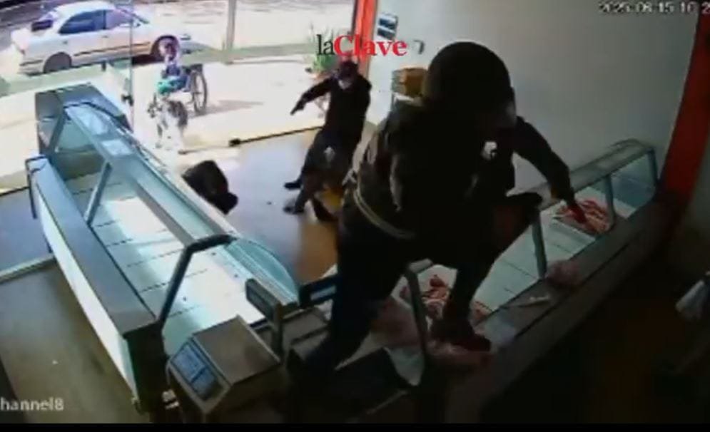 Imagens mostram suposto assalto que acabou com a vida de açougueiro e seu funcionário no PY