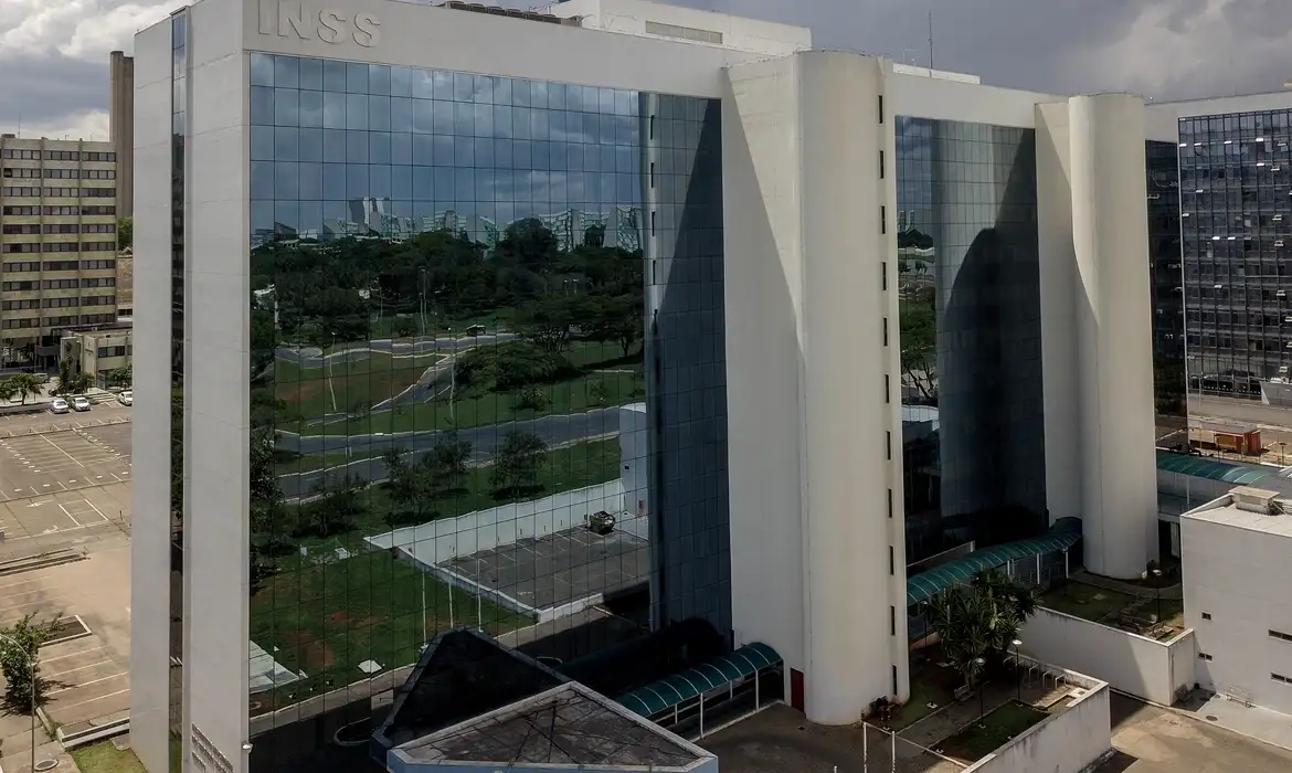 INSS estima iniciar devolução do dinheiro tirado de aposentados no dia 24 de julho