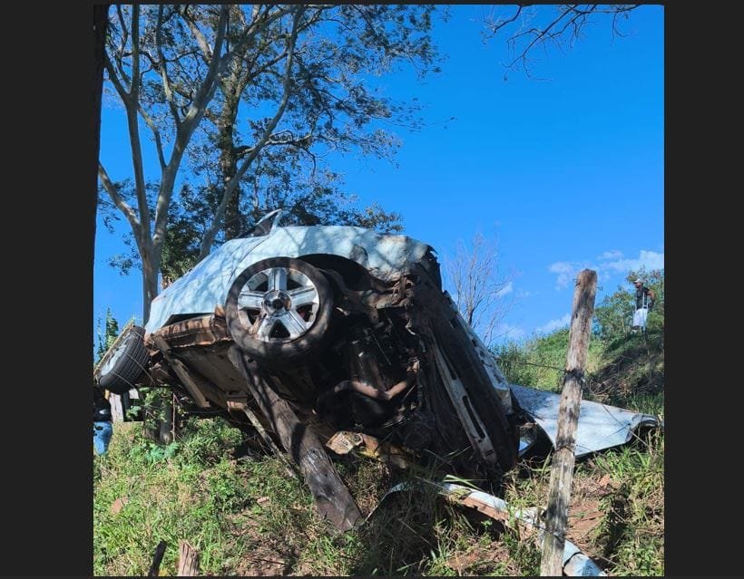Caroneiro de veículo que foi ejetado durante acidente nesta tarde foi levado de helicóptero