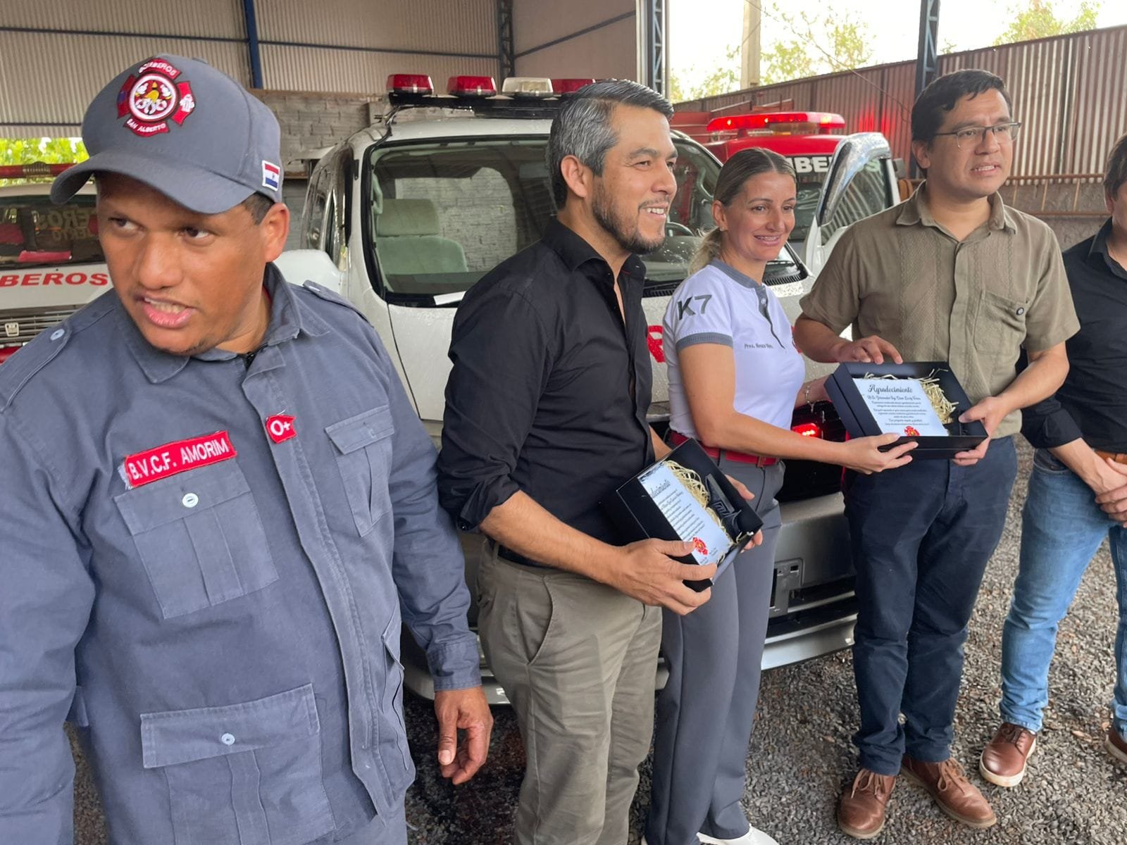 Governador  Landy Torres entrega  ambulância para Bombeiros Voluntários k-7 de San Alberto no PY