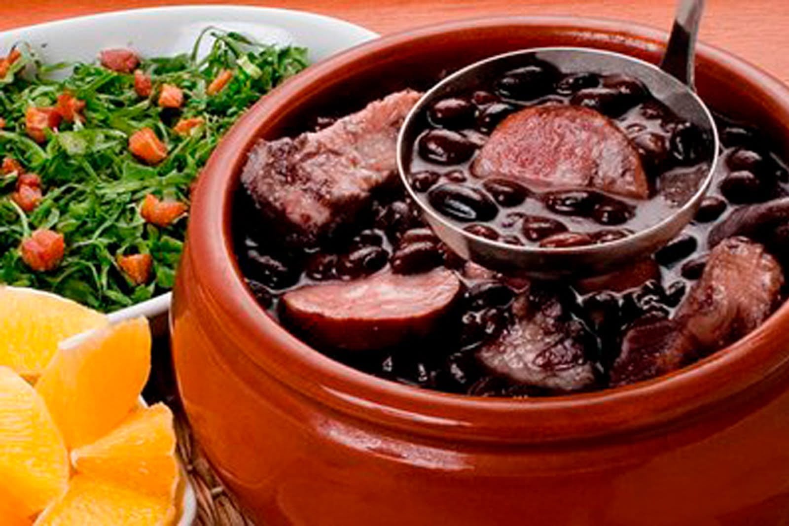Quinta, dia de feijoada no Cavalli de Santa Helena. É de dar água na boca