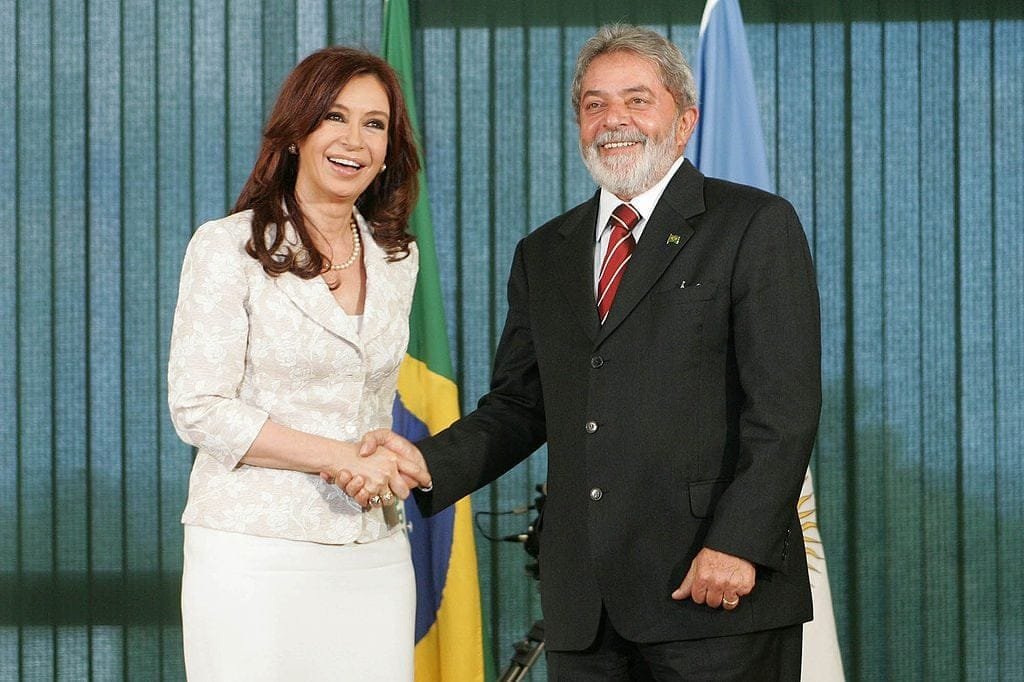 Justiça autoriza visita de Lula à Cristina Kirchner, presa por corrupção
