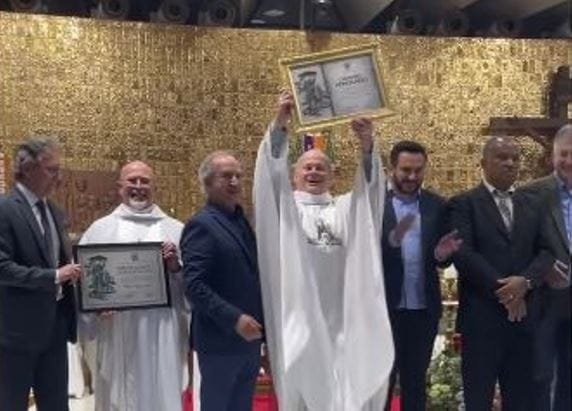 Padre que atuou em Santa Helena é o novo cidadão honorário de Cascavel (vídeo)