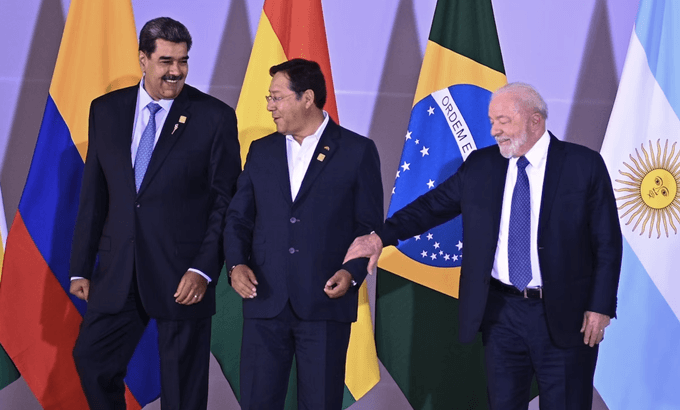 Maniqueísmo a serviço da imbecilidade