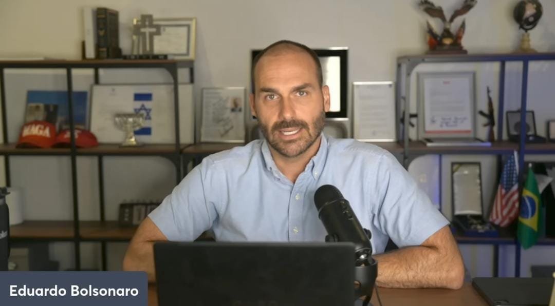 Filho de Bolsonaro é investigado por possíveis gastos irregulares nos EUA