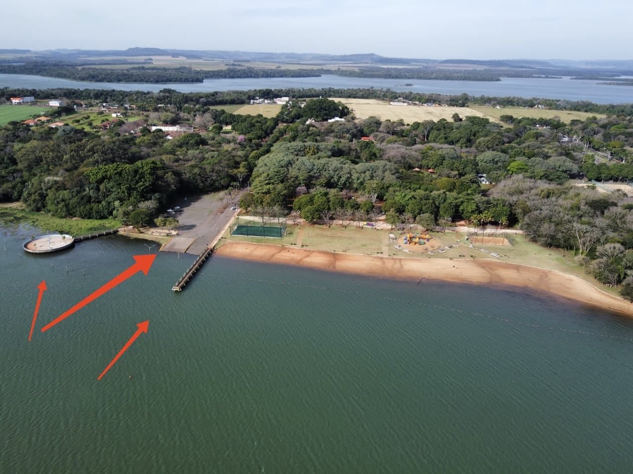Pós-acidente: Marinha interdita estruturas de acesso a barcos e pescadores na praia de Santa Helena