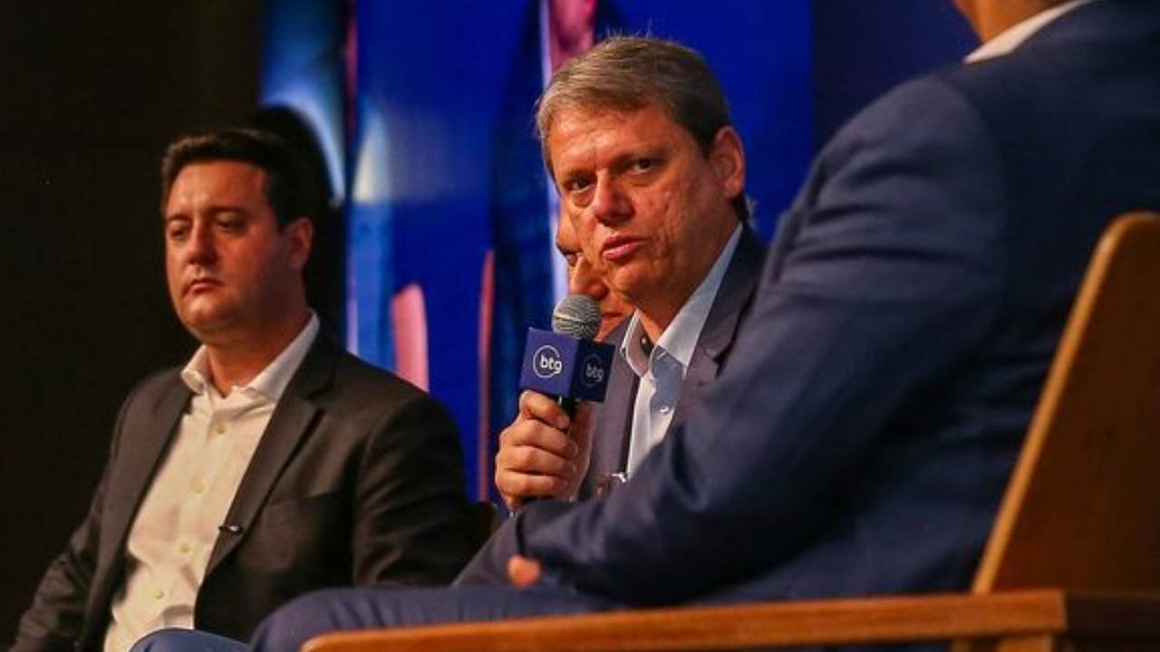 O Brasil não aguenta mais corrupção e o PT, afirma Tarcísio. Ratinho diz que país precisa de alguém normal!