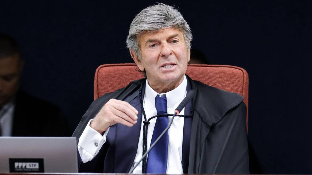 Votando contra prisão de Bolsonaro, Fux lembra depredações do MST e diz que ninguém pode pagar por crimes de terceiros