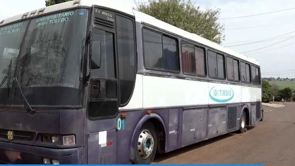 Orgia de adolescentes em ônibus: Passar vídeo adiante é crime de pornografia infantil, alerta advogado (VT)