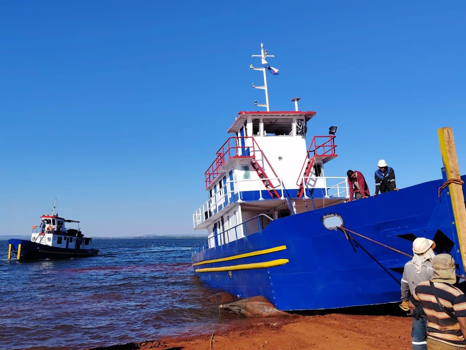 Assista a operação complexa pra por um rebocador na água no Porto Índio… Balsa deve adentrar ao lago neste domingo…