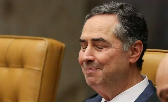 Fotocópia fiel do atual e prejudicial protagonismo do STF, ministro do “Perdeu, mané”, “Derrotamos o bolsonarismo”, pede o boné