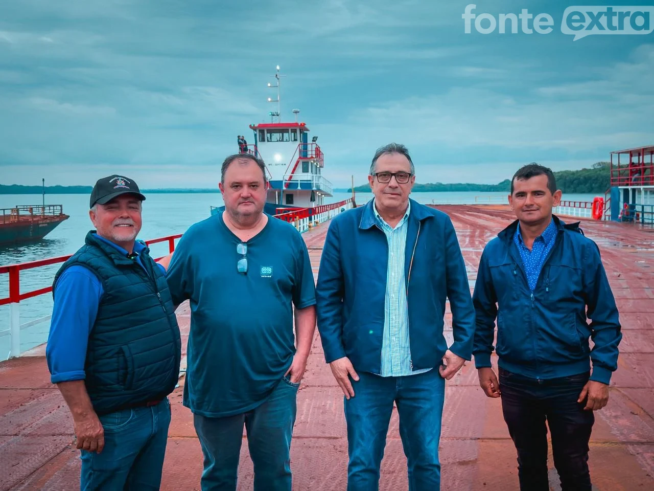 Reportagem especial sobre a primeira travessia a Santa Helena, da balsa fabricada no Porto Índio (vídeo)