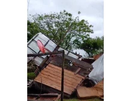 Granizo arrasa com culturas de Santiago, Missiones no Paraguai (vídeo). Casa é destruída por vento em outra região