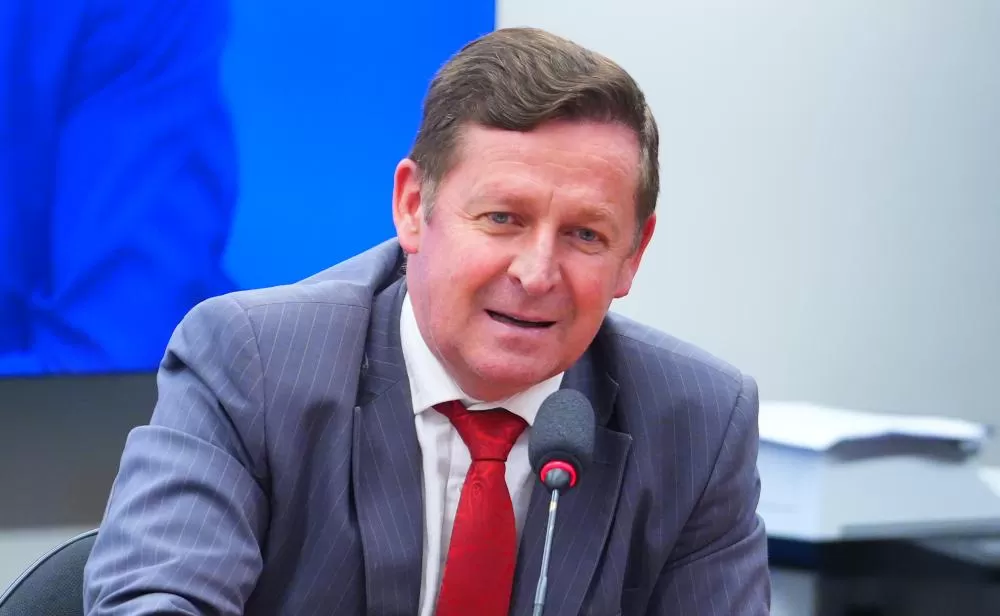 Deputado federal Elton Welter pede mais atenção ao setor leiteiro diante do recuo do preço