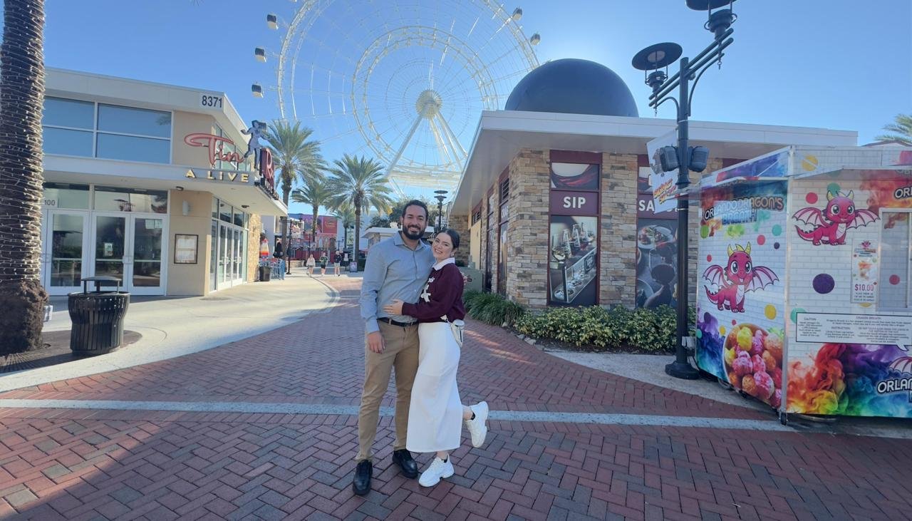 Casal de Santa Helena participa de Convenção Internacional sobre Imigração e Vistos Americanos em Orlando