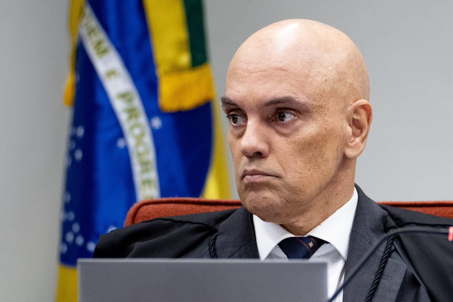 Caneta pesada de Moraes, põe deputados no chinelo, pouco depois da absolvição de Zambelli na Câmara…Já tem reação