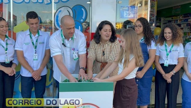 No auge aos 41 anos, Farmácia Real dá show mais uma vez e premia cidadão com um ano de compra grátis