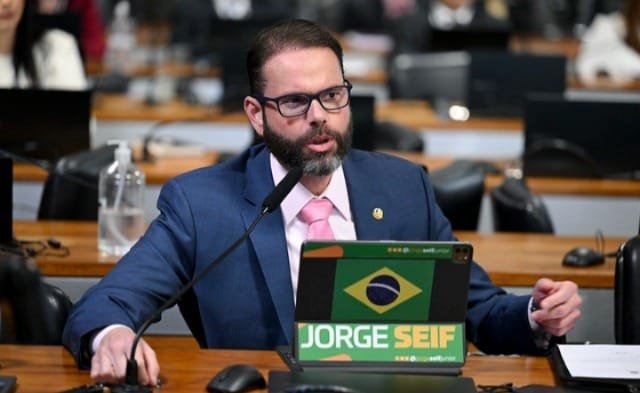 Fux segue expondo a farsa do golpe, diz senador