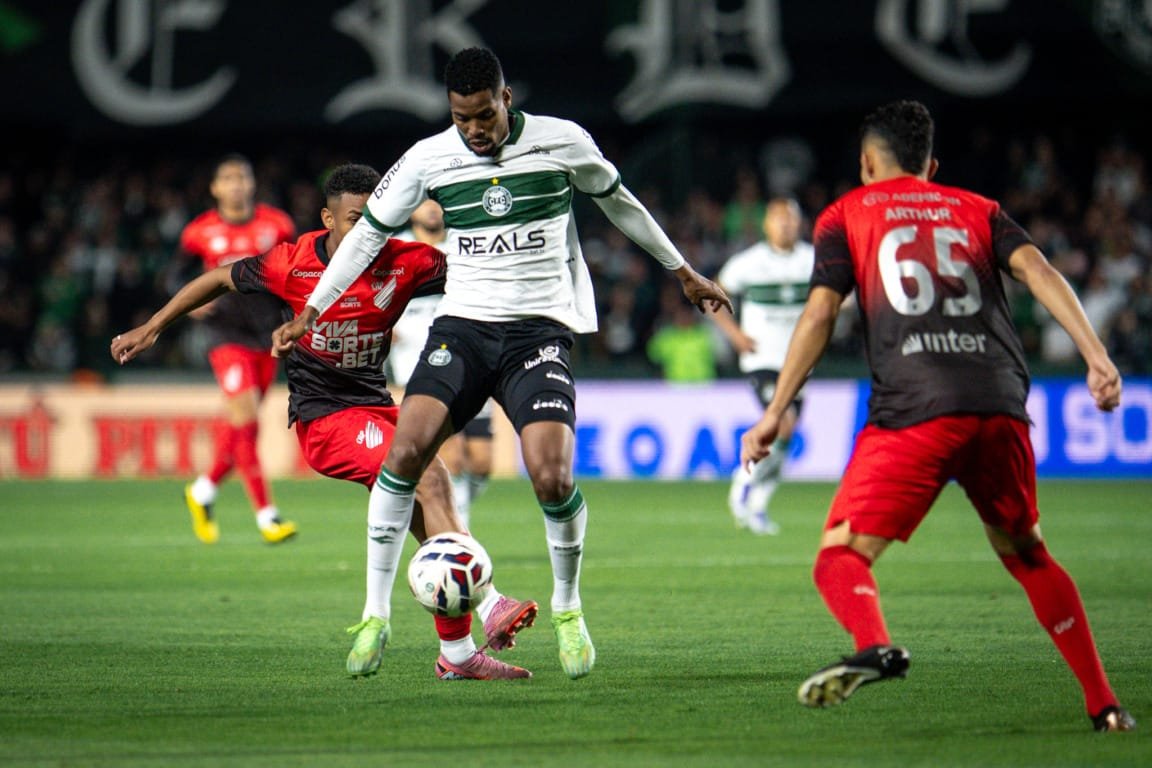 Trinta anos depois, dupla Atletiba comemora o acesso à Série A no mesmo campeonato