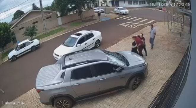 Repórter é agredido depois de fazer matéria em acidente. Homem estaria alcoolizado (vídeos)