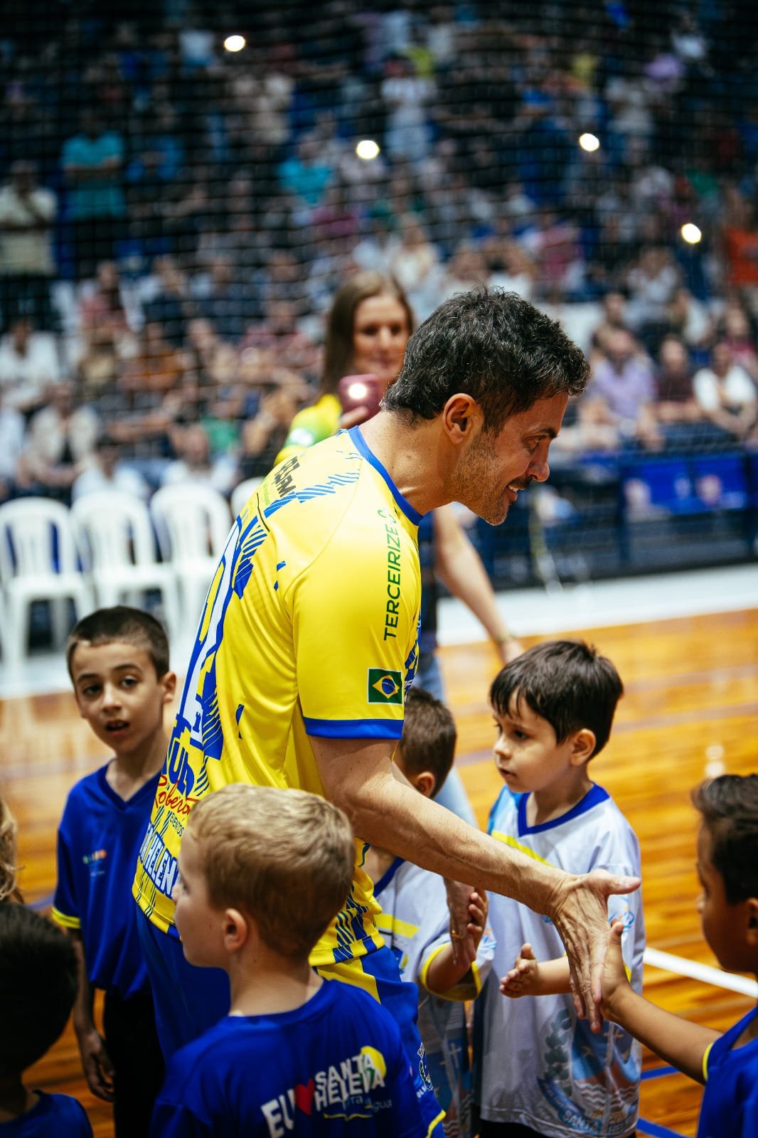 Noite inesquecível emociona público com presença de Falcão e homenagem ao “seu” Vasatta na inauguração de ginásio em SH