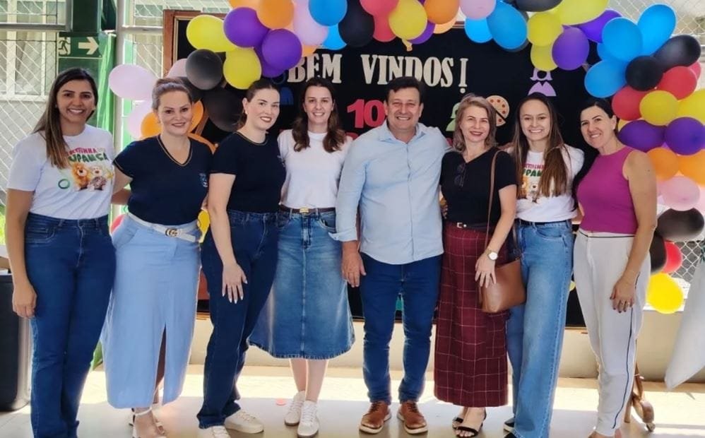 Prefeito de SH enaltece criatividade, aprendizado e empreendedorismo de crianças ao visitar feira em Sub-Sede