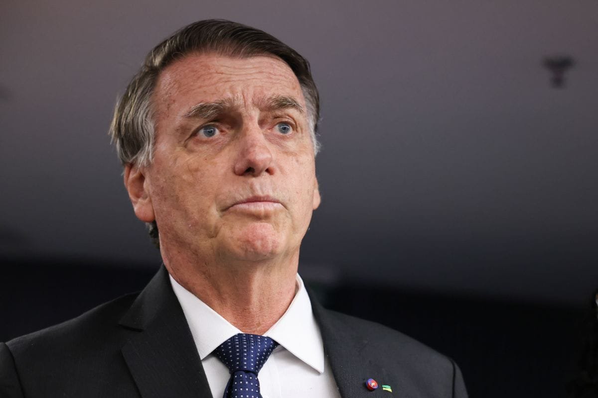 Bolsonaro precisa de cirurgia, conclui perícia da PF