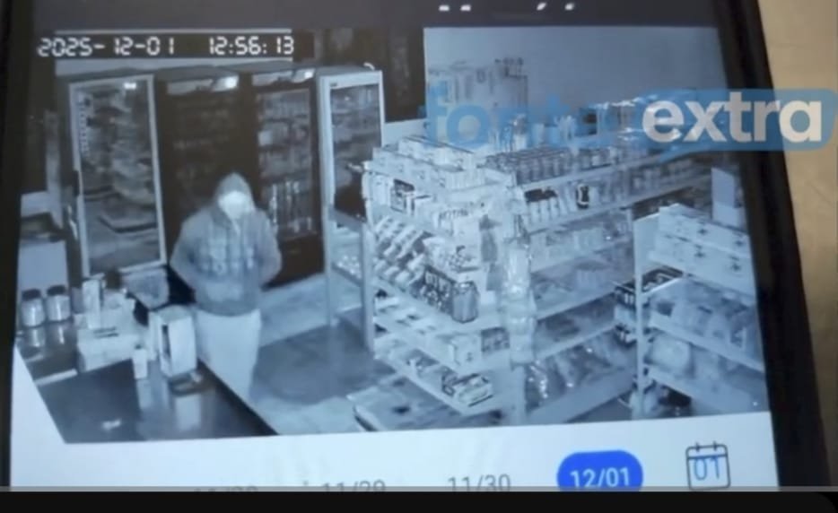 Vídeo: Ladrão invade mercado, acende cigarro, rouba um monte e sai tranquilamente em SH