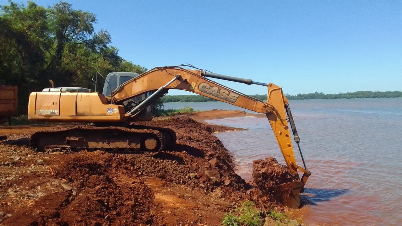 Prefeitura age rápido reorganizando atracadouros no Porto de Santa Helena em virtude da baixa do Lago de Itaipu