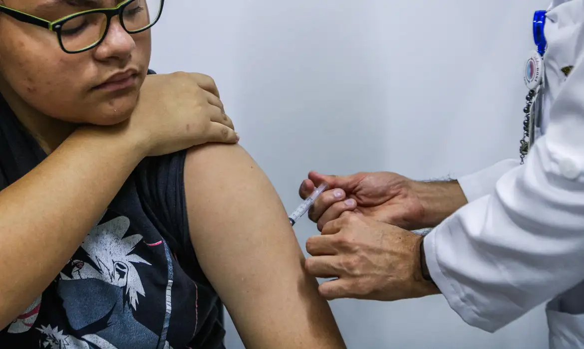 Ministério da Saúde quer vacinar cerca de 7 milhões de adolescentes contra o HPV