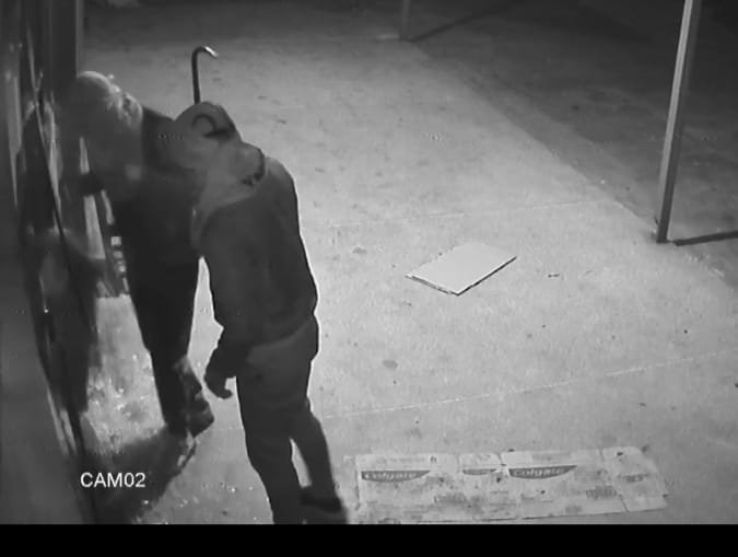 Larápios arrombam e furtam supermercado no 42, PY