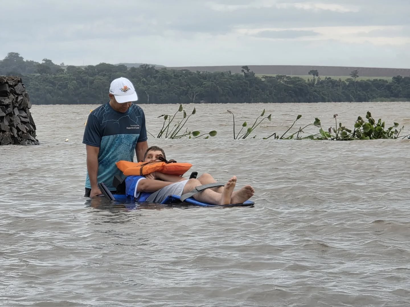Pessoas sem mobilidade têm chance de se banhar em Porto Mendes, SH e noutras praias