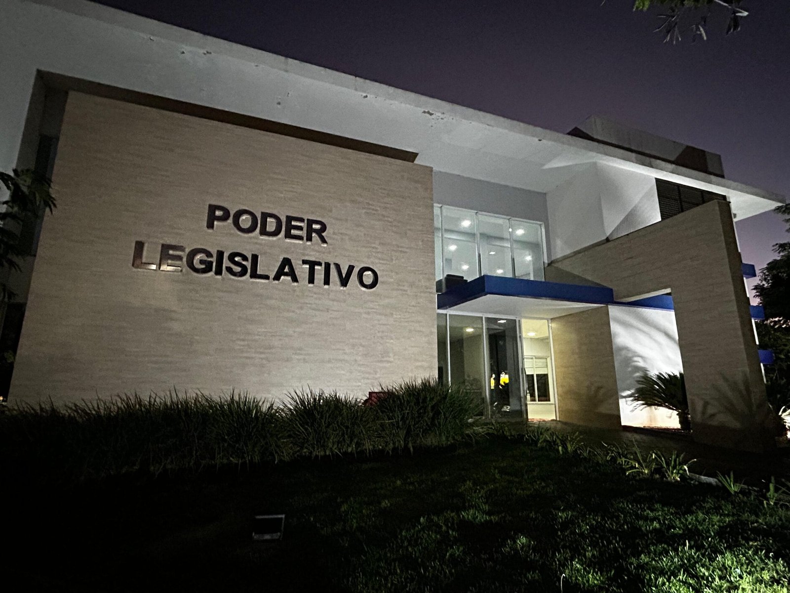 Prefeito veta vale-alimentação de 2 mil de vereadores de Santa Helena