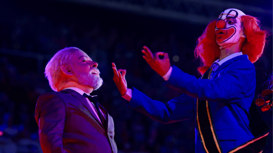 Desfile-eleitoral: Cantou Lula, ridicularizou a família e tirou sarro de Bolsonaro: REBAIXADA!!!