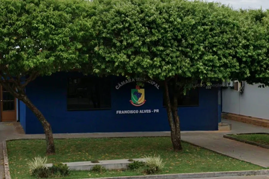 De nove, só dois escaparam de cassação em câmara da região