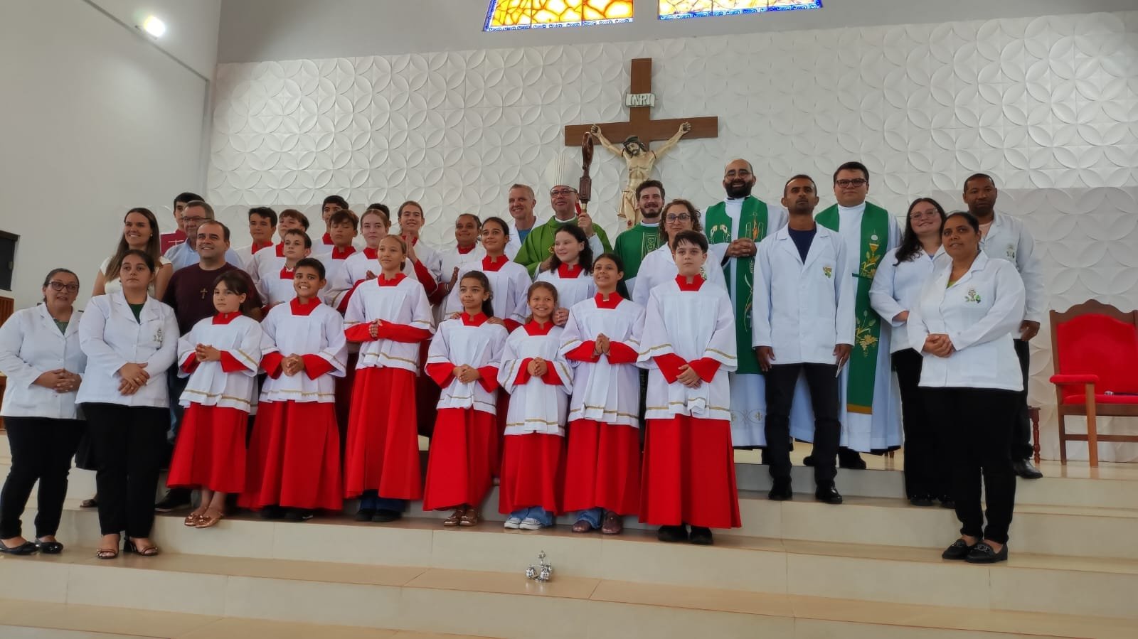 Fotos e vídeos da posse do novo pároco de São José das Palmeiras. Bispo falou sobre a solenidade