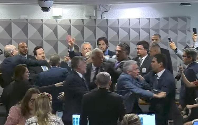 Lula aciona tropa de choque, mas foi inútil: CPMI do INSS quebra sigilos de Lulinha (vídeo)