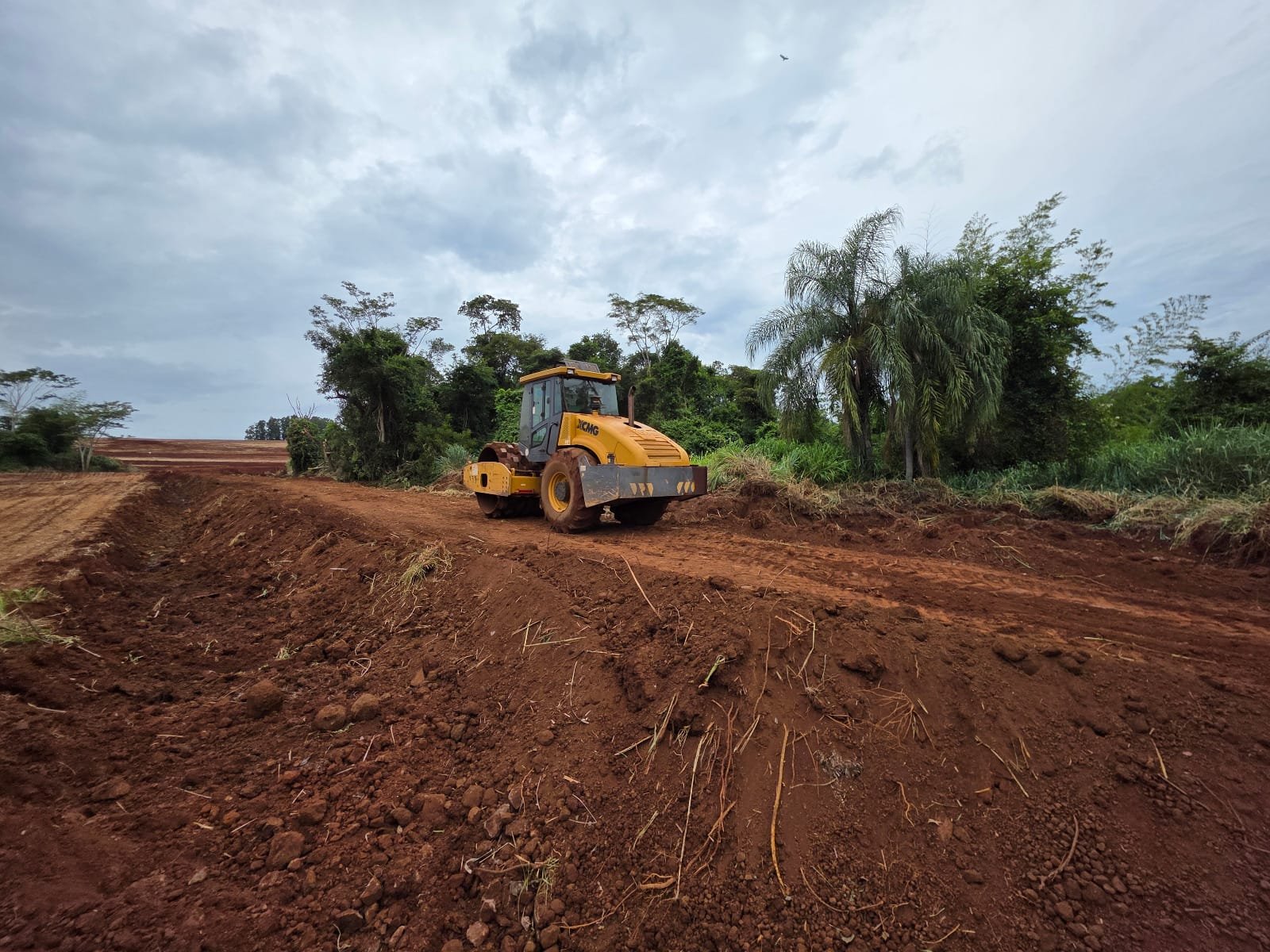 Distrito de São Roque recebe readequação de estrada em MCR