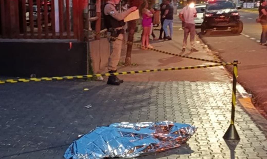 Mulher assassinada pelo ex no início da manhã deste domingo. Outra é ferida e suspeito baleado