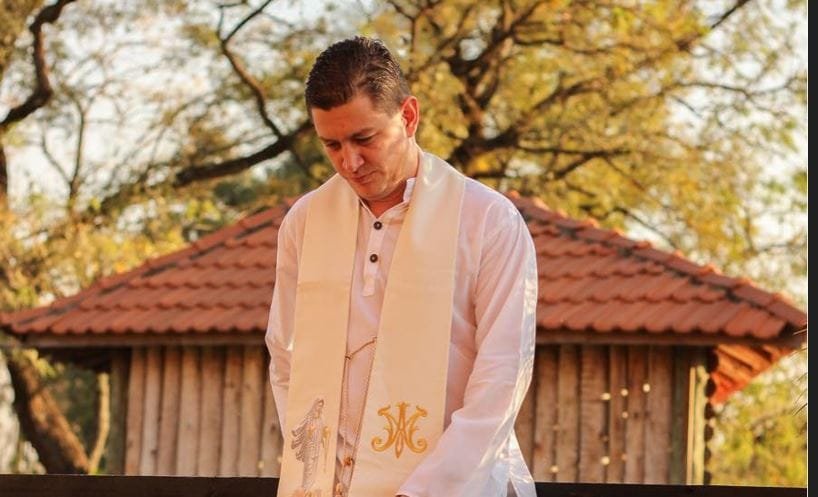 A dança dos padres. Saiba quem é Nivaldo Rodrigo Aguilera Pereira que será pároco em Santa Helena