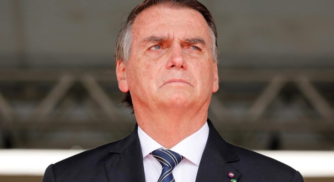 Bolsonaro vai cumprir prisão domiciliar
