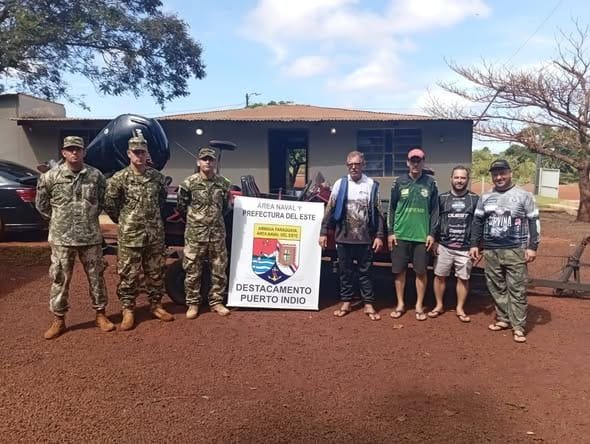 Marinha Paraguaia consegue recuperar barco roubado à mão armada no lado brasileiro