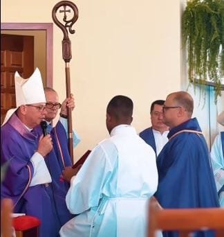 Instalação oficial da nova paróquia de Santa Helena teve prestígio até de secretário de Estado