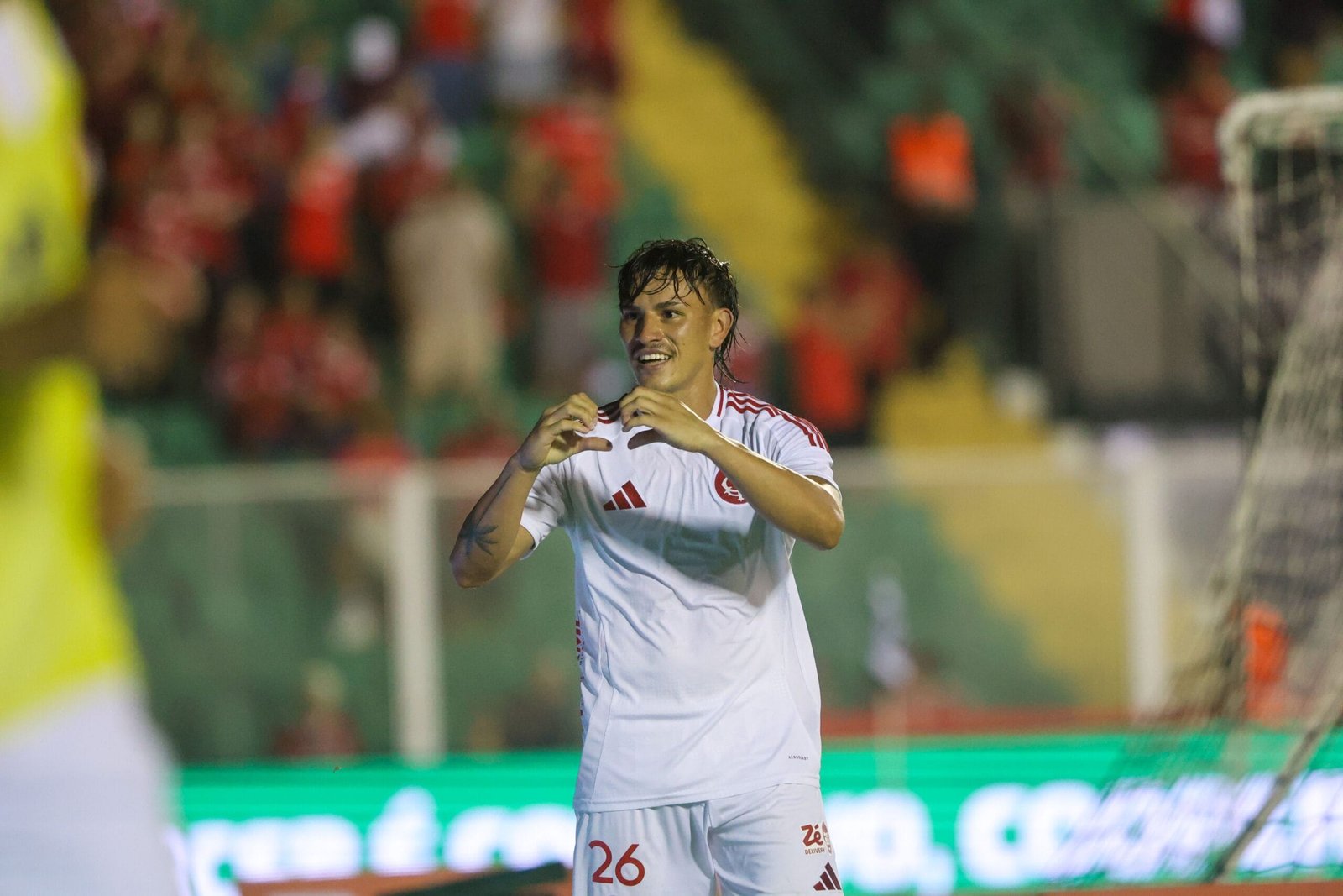 Dupla Gre-nal se redime de vexames no Brasileirão e vence na Copa do Brasil